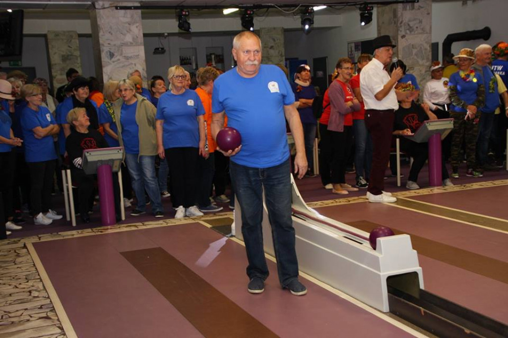UTW - studenci spotkali się na turnieju kręglarskim