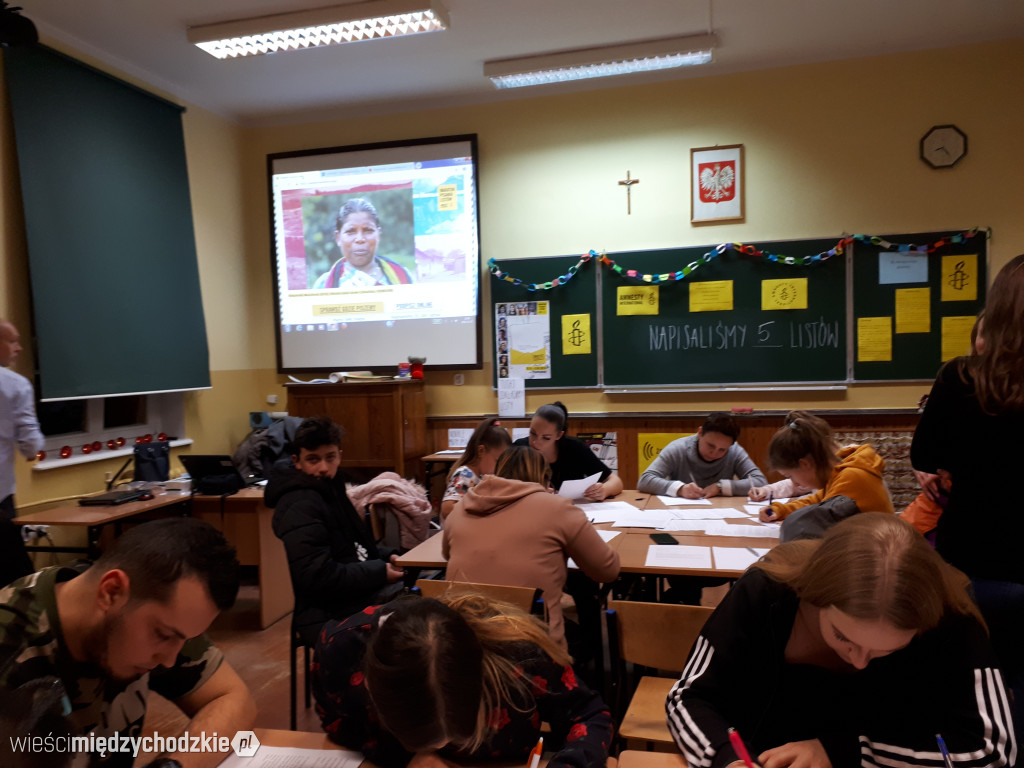 Maraton pisania listów w międzychodzkim Liceum