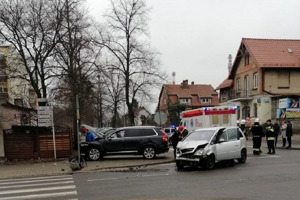 Kolizja drogowa w Sierakowie
