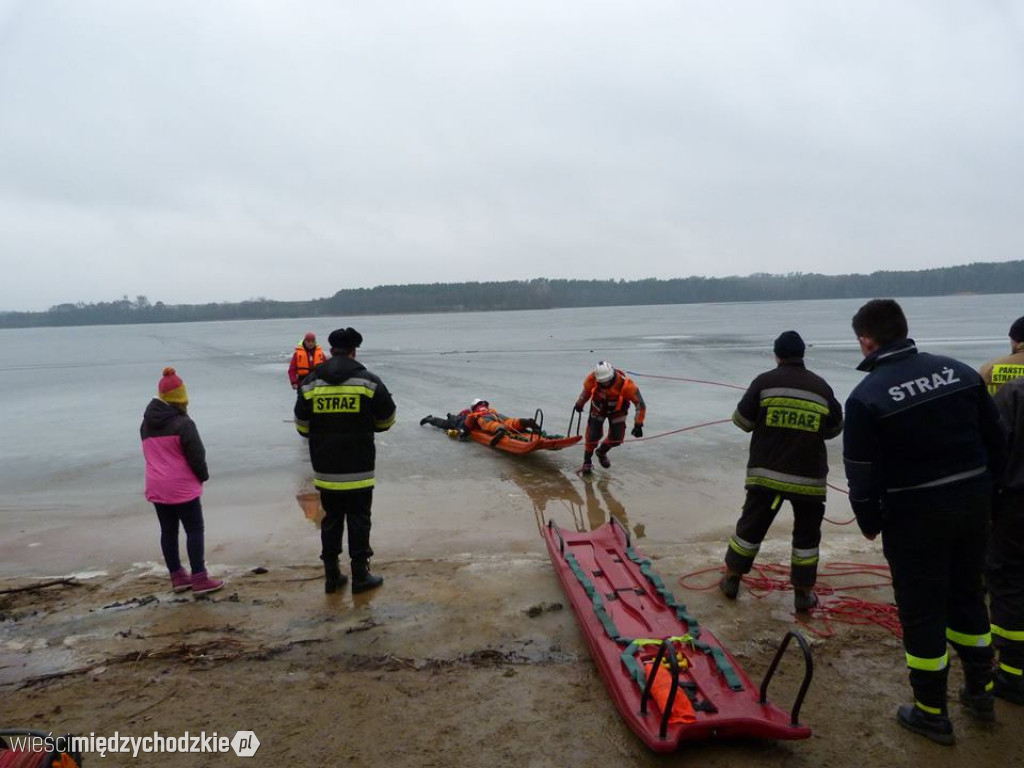 Ćwiczenia z ratownictwa lodowego