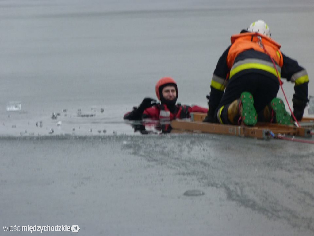 Ćwiczenia z ratownictwa lodowego