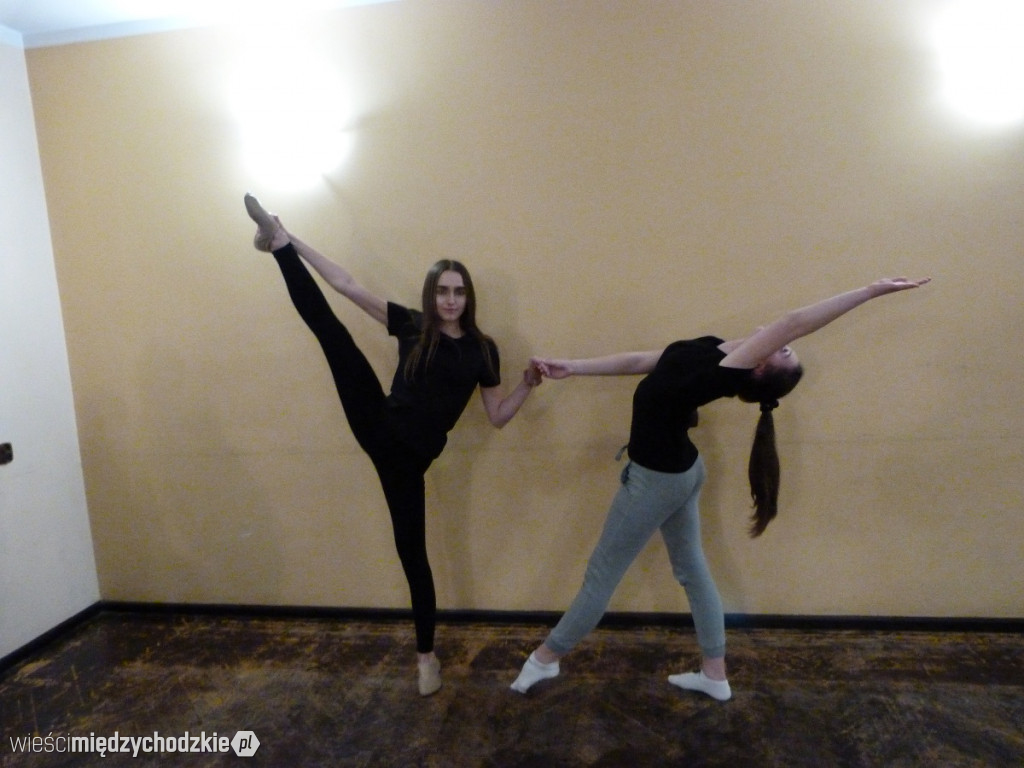 Studio Tańca REMIX ćwiczy przed urodzinami