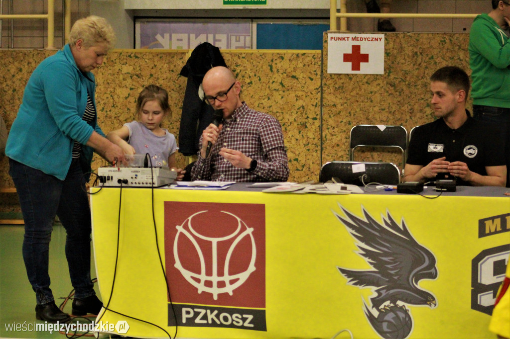 Sokoły poszybowały nad Arką