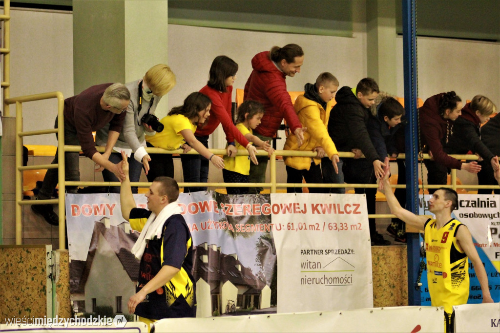 Sokoły poszybowały nad Arką