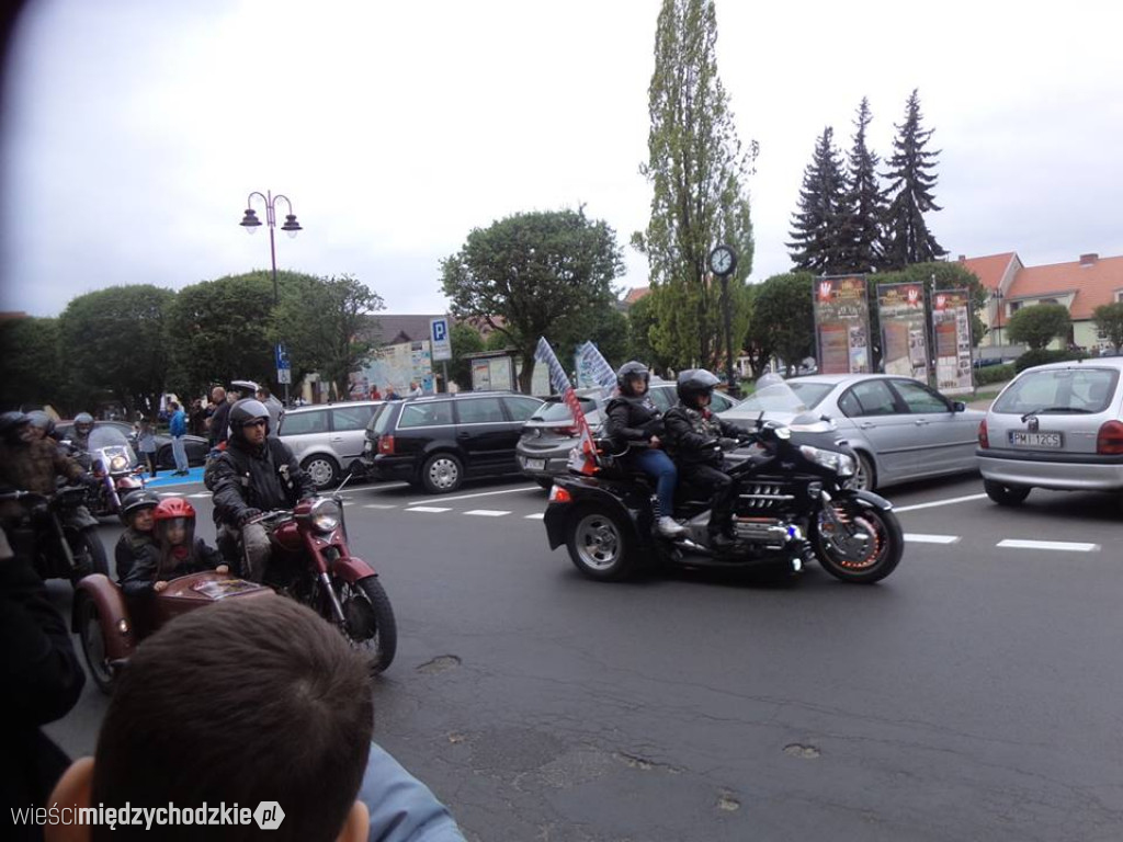 Parada motocyklistów w Sierakowie
