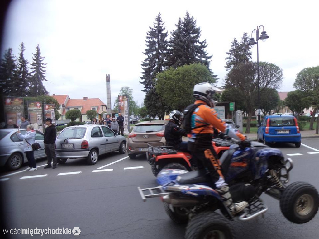 Parada motocyklistów w Sierakowie