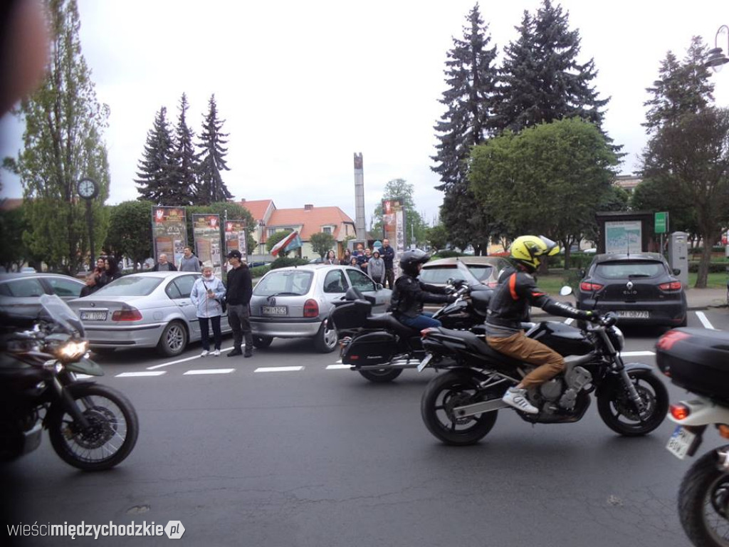 Parada motocyklistów w Sierakowie
