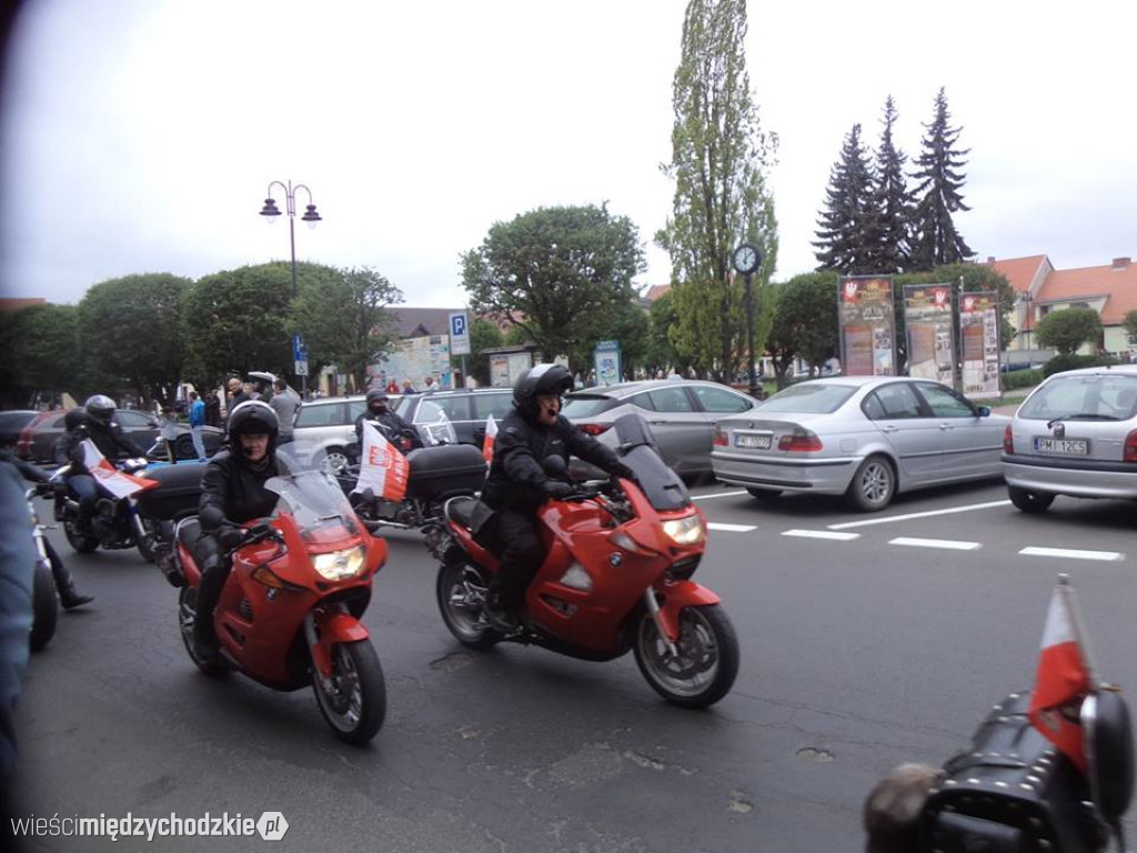 Parada motocyklistów w Sierakowie