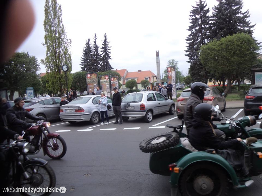 Parada motocyklistów w Sierakowie