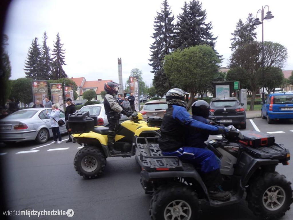 Parada motocyklistów w Sierakowie