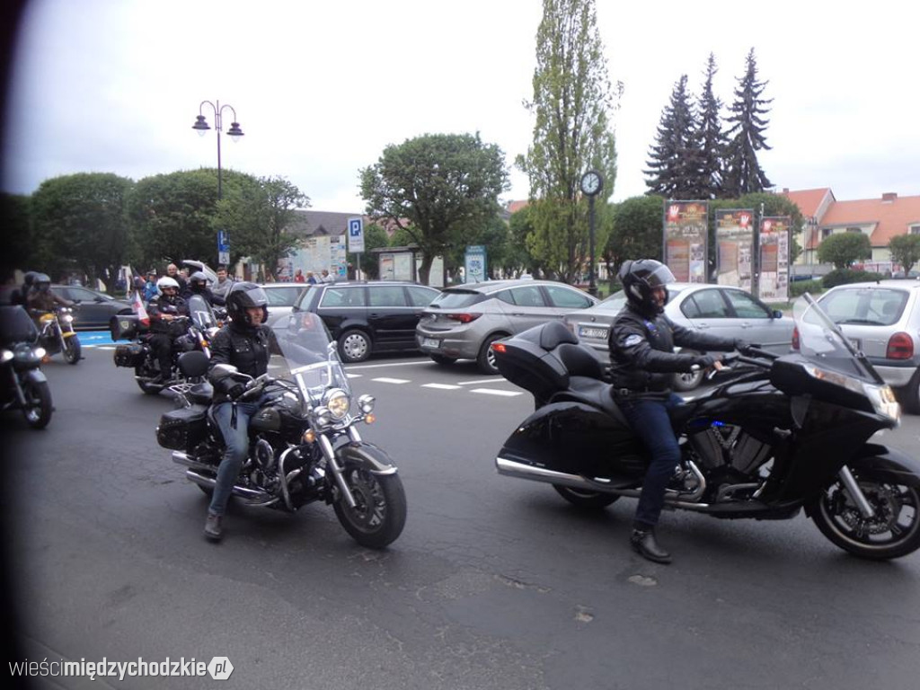 Parada motocyklistów w Sierakowie