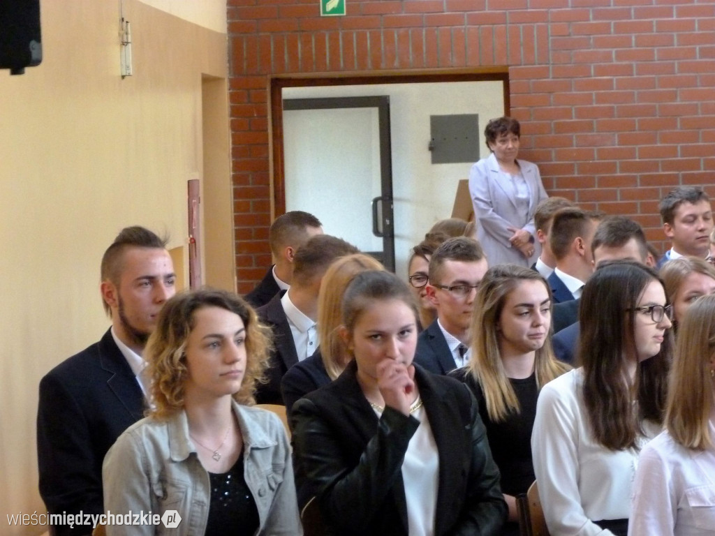 Maturzyści Zespółu Szkół w Sierakowie