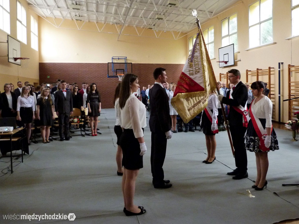 Maturzyści Zespółu Szkół w Sierakowie