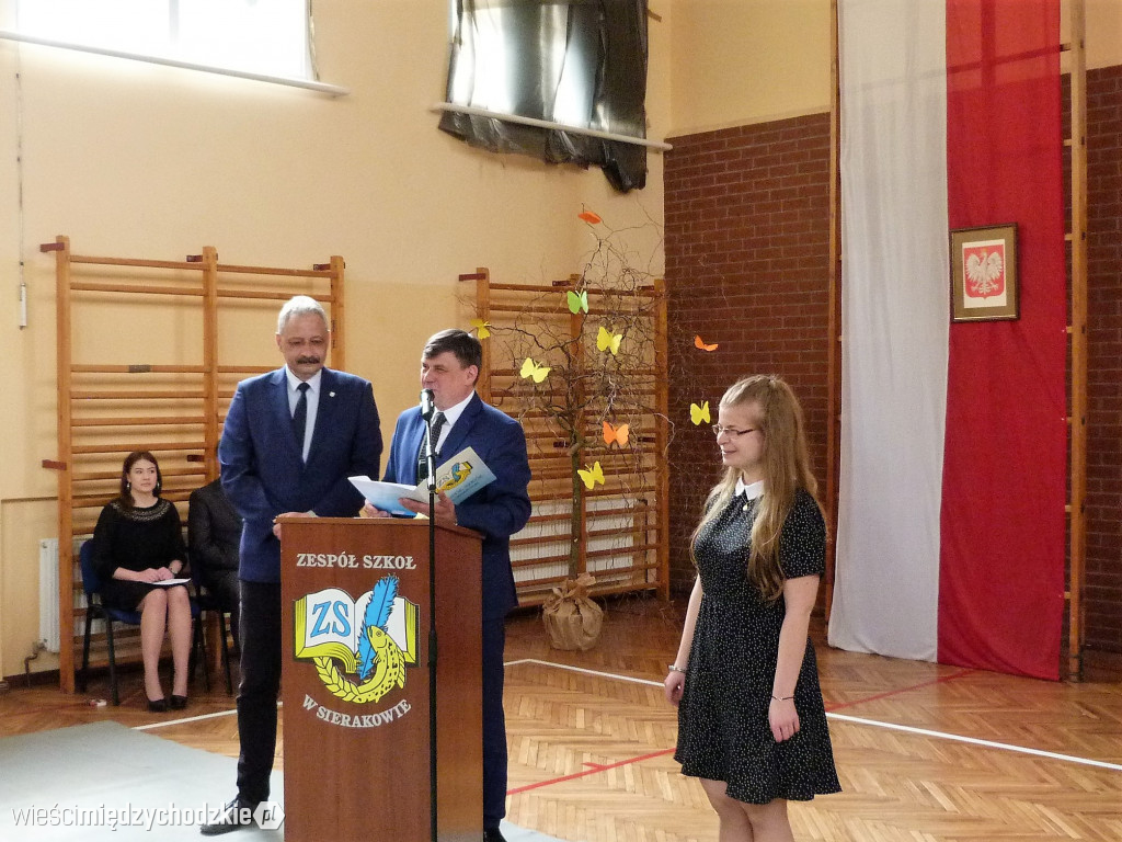 Maturzyści Zespółu Szkół w Sierakowie