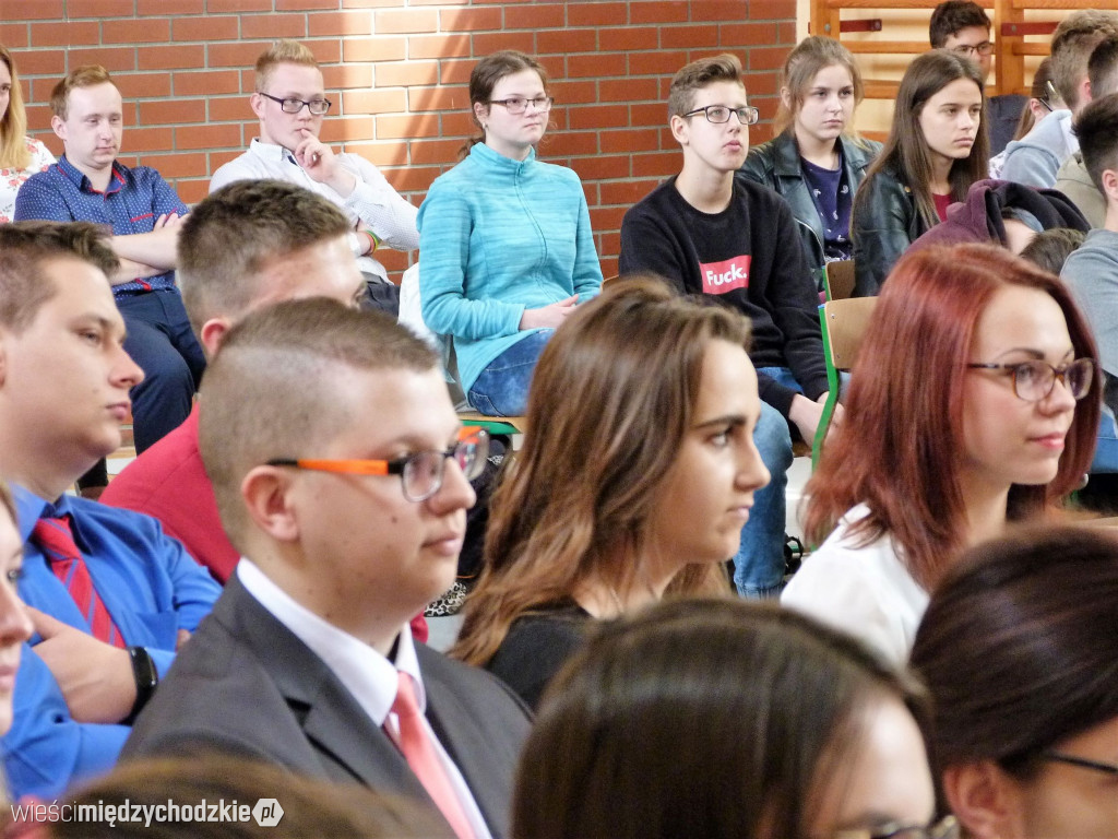 Maturzyści Zespółu Szkół w Sierakowie