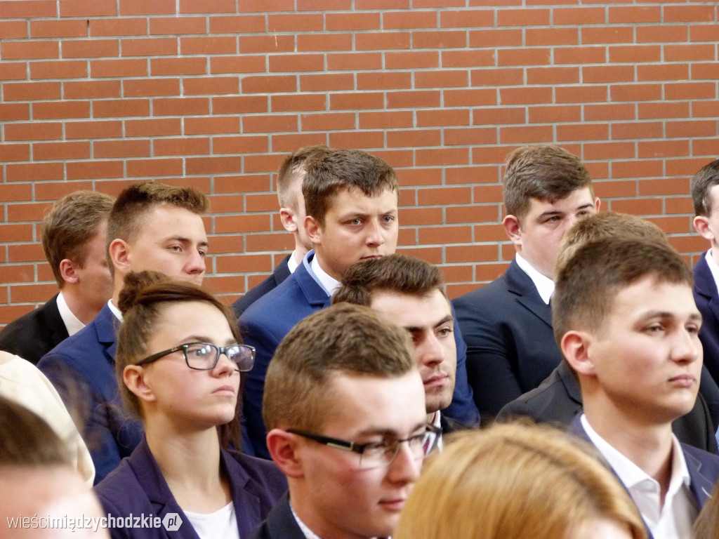 Maturzyści Zespółu Szkół w Sierakowie