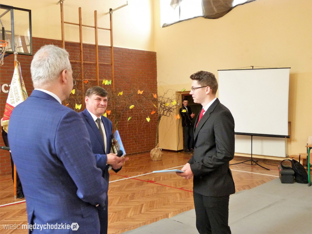 Maturzyści Zespółu Szkół w Sierakowie