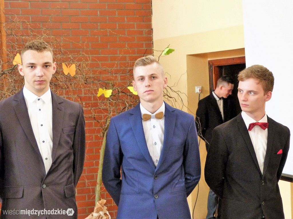 Maturzyści Zespółu Szkół w Sierakowie
