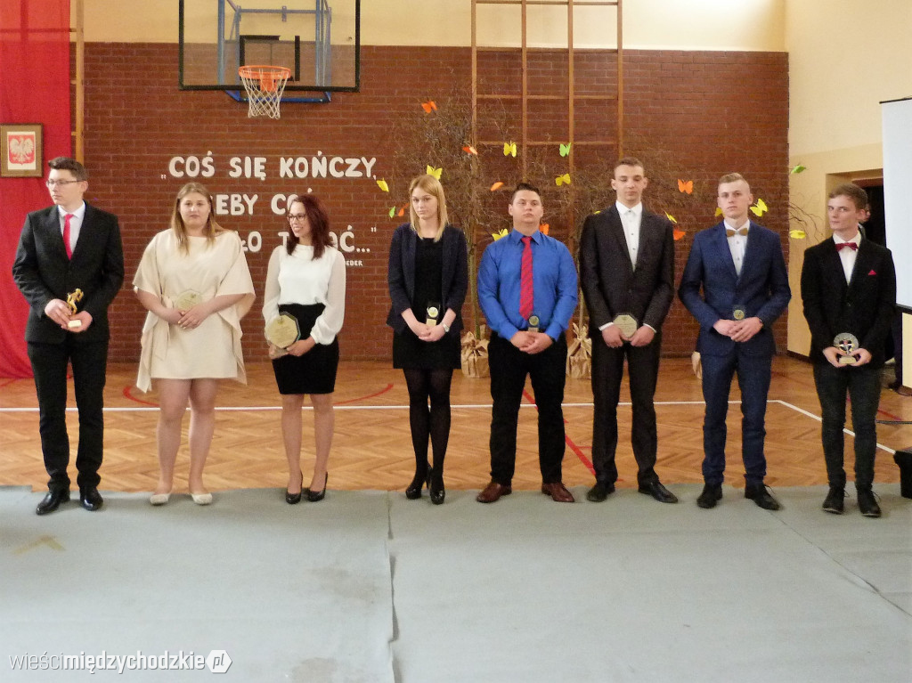 Maturzyści Zespółu Szkół w Sierakowie