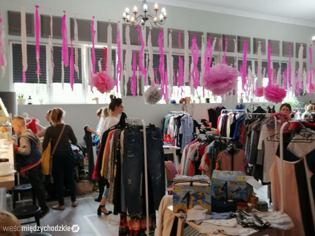 Wiosenne wietrzenie szaf w ArtCafe