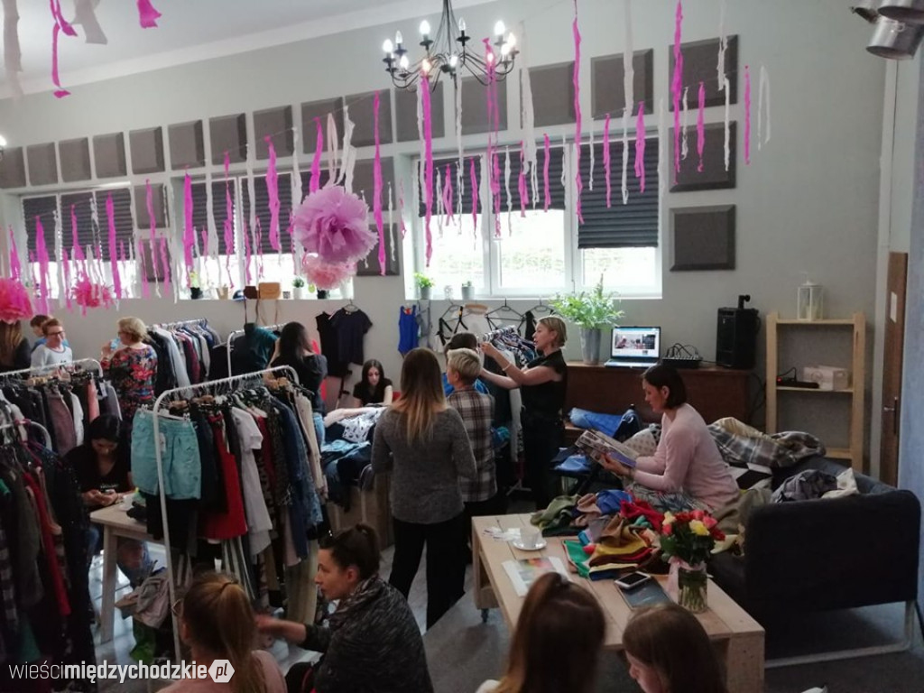 Wiosenne wietrzenie szaf w ArtCafe