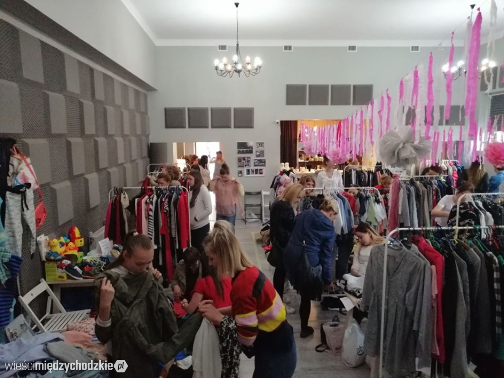 Wiosenne wietrzenie szaf w ArtCafe