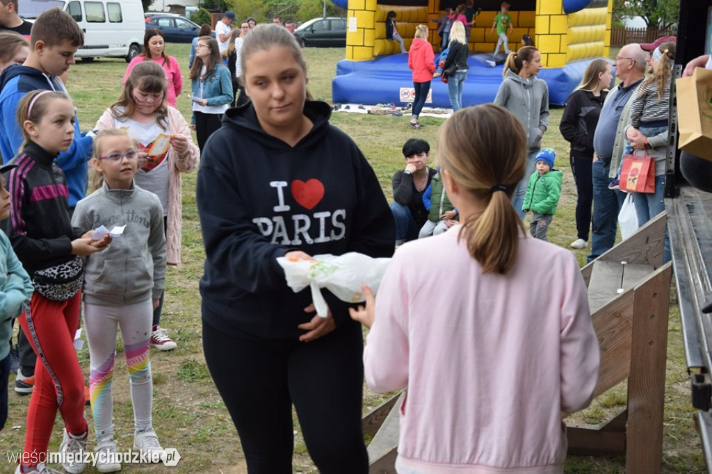 Piknik charytatywny w Łowyniu
