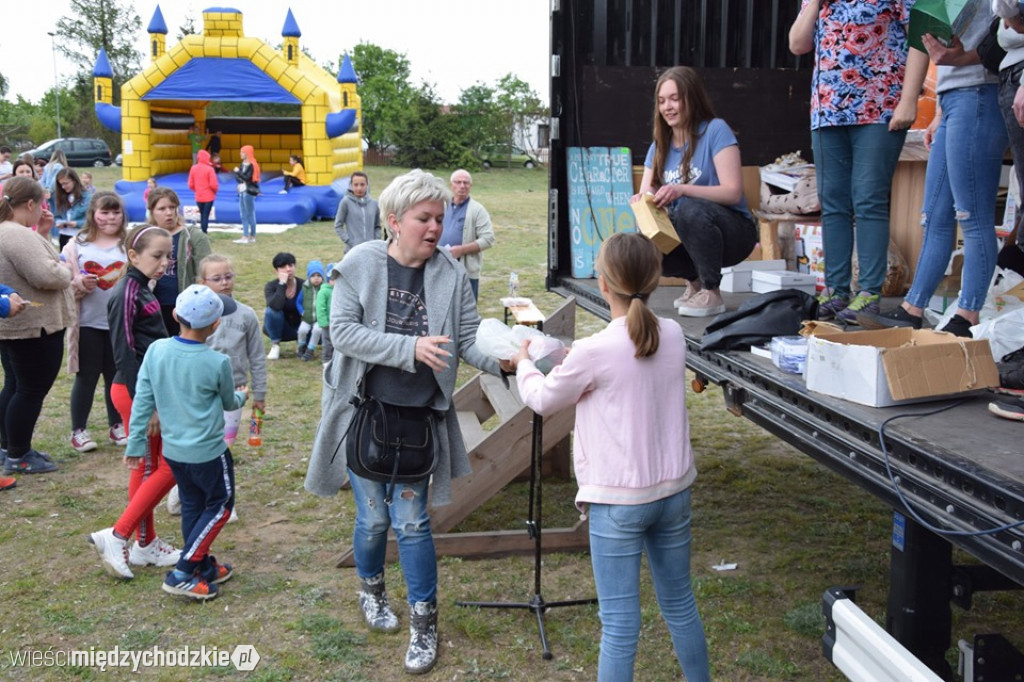 Piknik charytatywny w Łowyniu