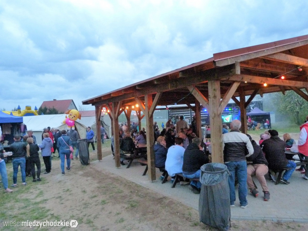 Piknik charytatywny w Łowyniu