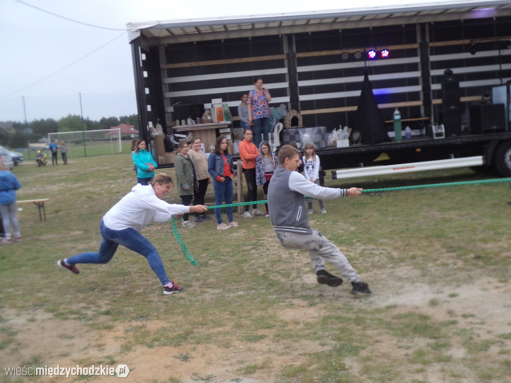 Piknik charytatywny w Łowyniu