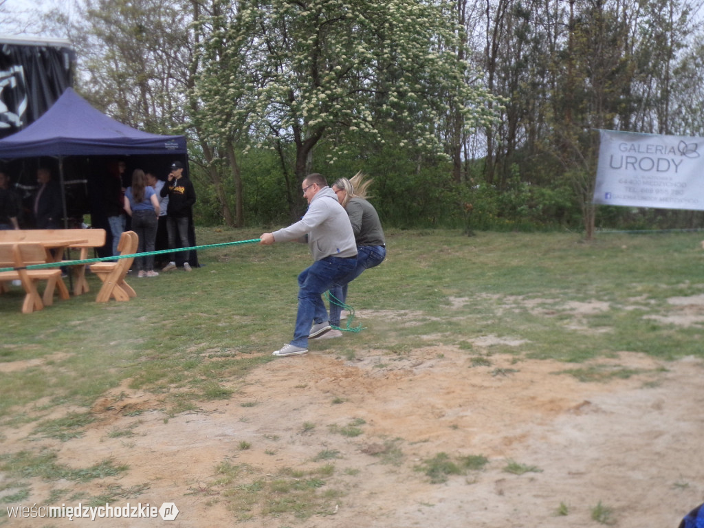 Piknik charytatywny w Łowyniu