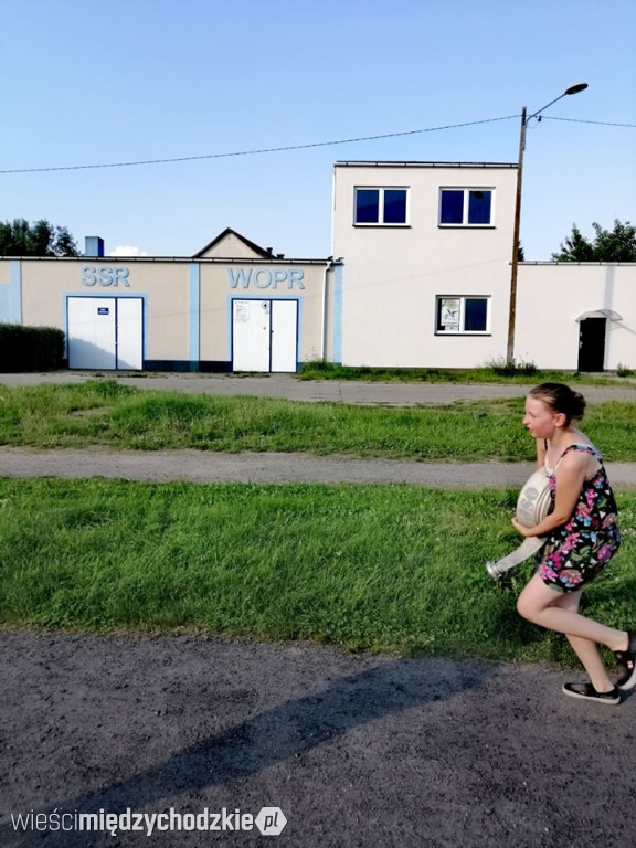Młodzi strażacy trenują przed zawodami