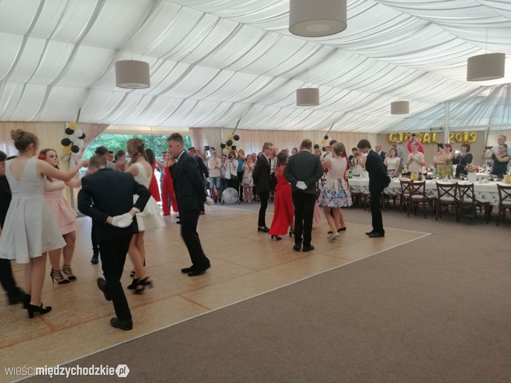 Gimbal uczniów ze szkoły sierakowskiej