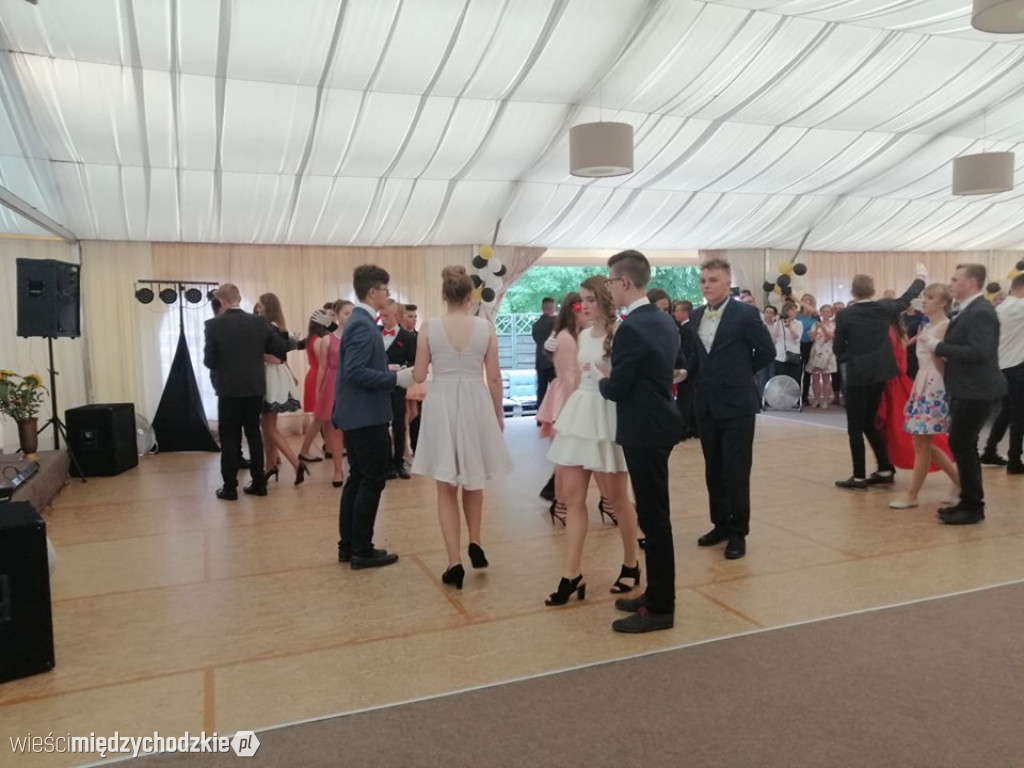 Gimbal uczniów ze szkoły sierakowskiej