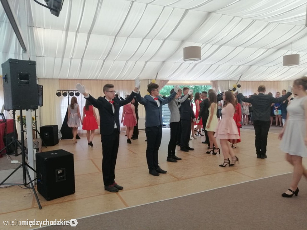 Gimbal uczniów ze szkoły sierakowskiej