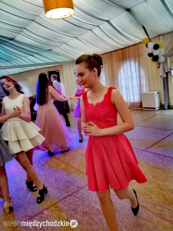 Gimbal uczniów ze szkoły sierakowskiej