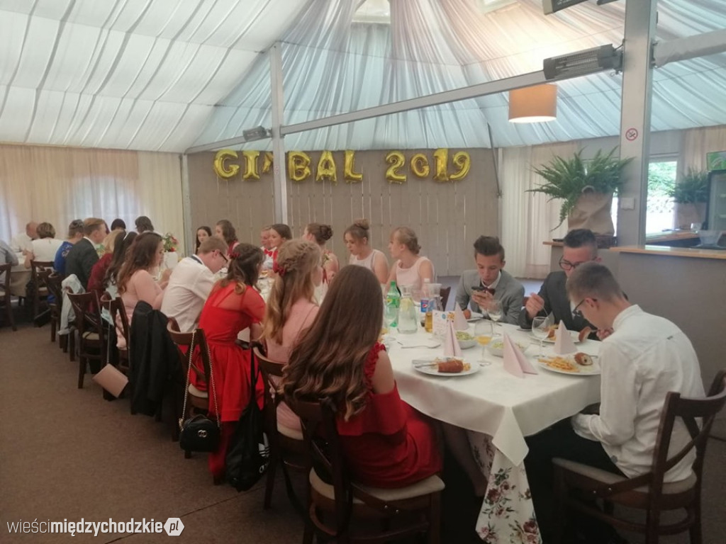 Gimbal uczniów ze szkoły sierakowskiej