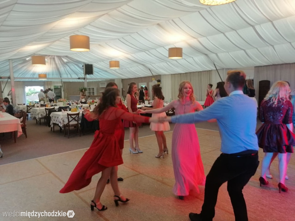 Gimbal uczniów ze szkoły sierakowskiej