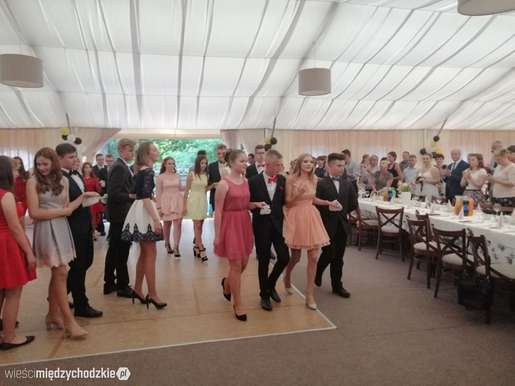 Gimbal uczniów ze szkoły sierakowskiej