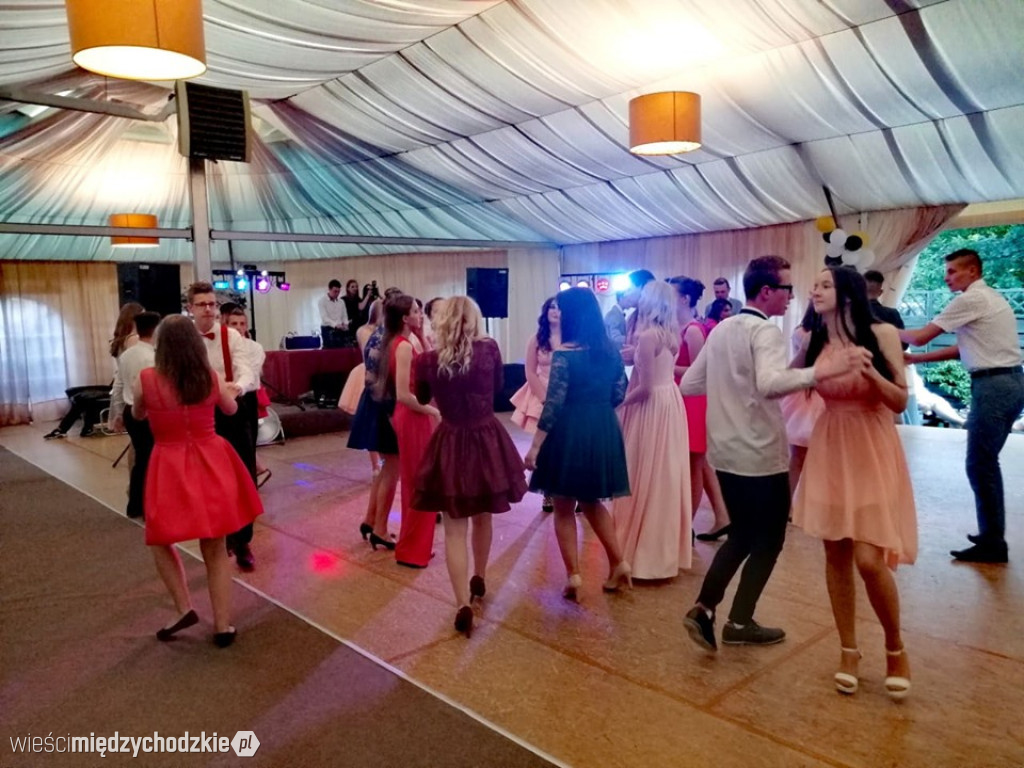 Gimbal uczniów ze szkoły sierakowskiej