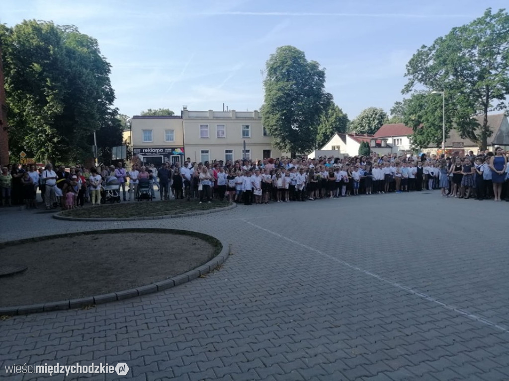 Wakacje w SP nr 1 w Międzychodzie rozpoczęte