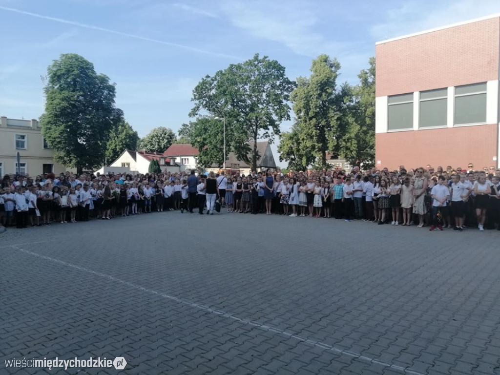 Wakacje w SP nr 1 w Międzychodzie rozpoczęte