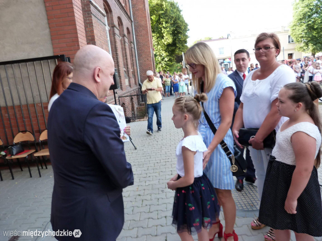 Wakacje w SP nr 1 w Międzychodzie rozpoczęte