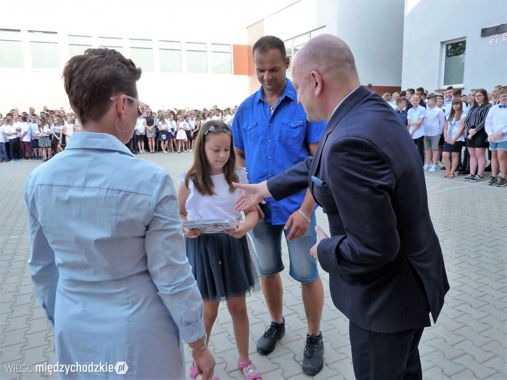 Wakacje w SP nr 1 w Międzychodzie rozpoczęte