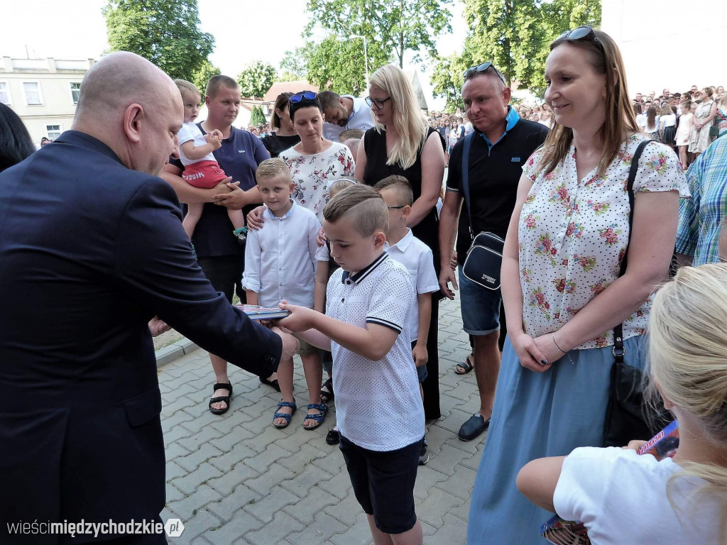 Wakacje w SP nr 1 w Międzychodzie rozpoczęte