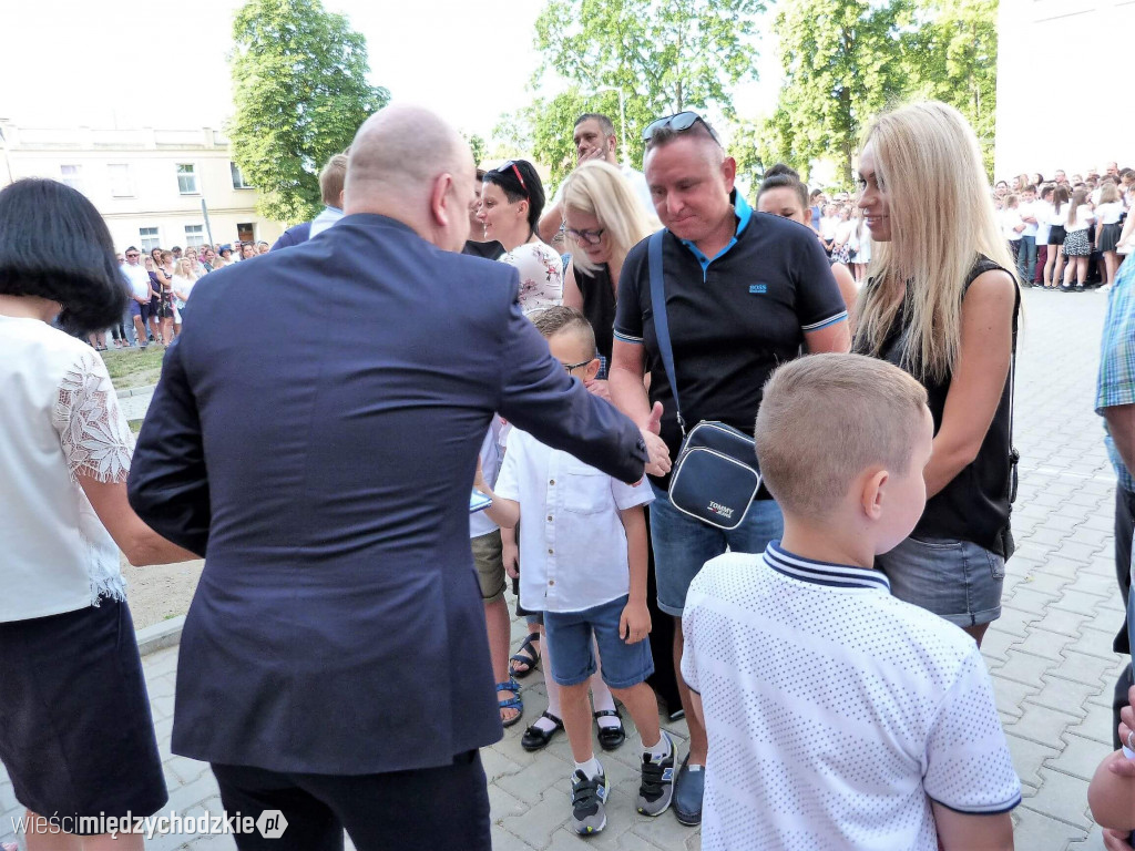 Wakacje w SP nr 1 w Międzychodzie rozpoczęte