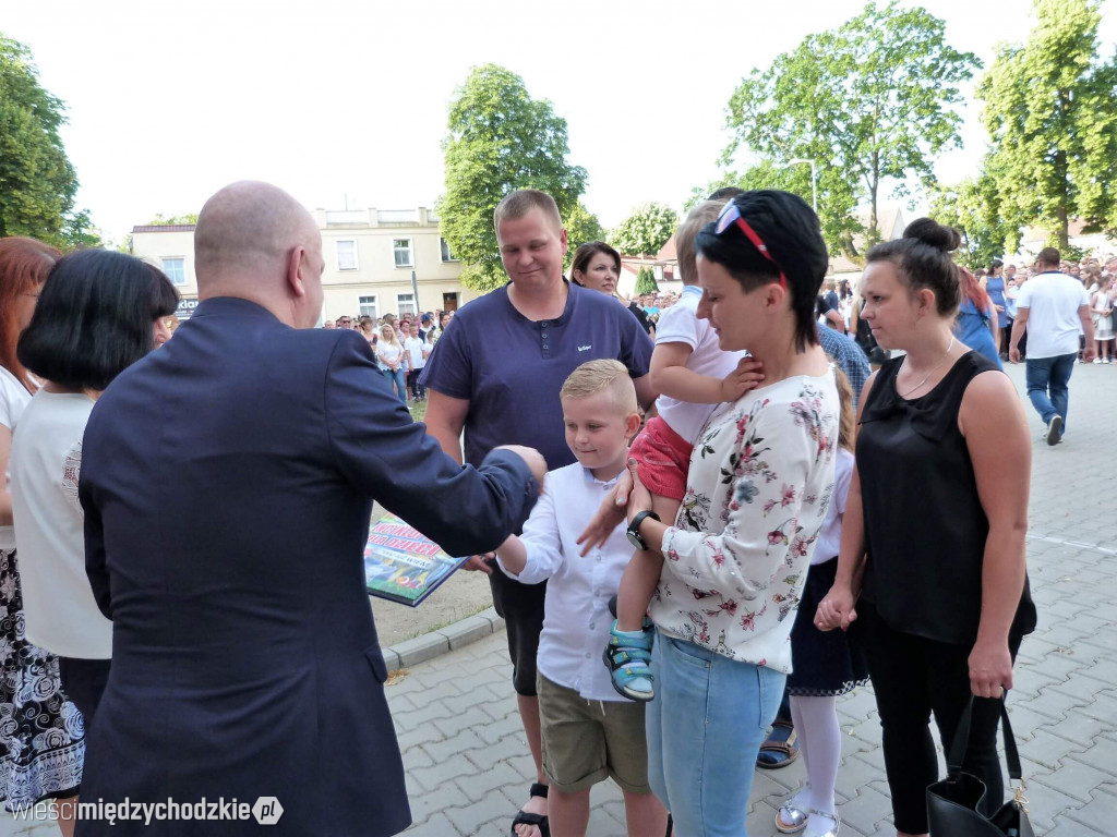 Wakacje w SP nr 1 w Międzychodzie rozpoczęte