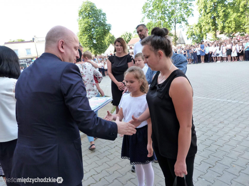 Wakacje w SP nr 1 w Międzychodzie rozpoczęte