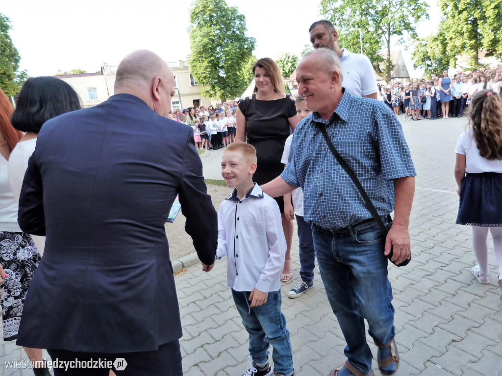 Wakacje w SP nr 1 w Międzychodzie rozpoczęte