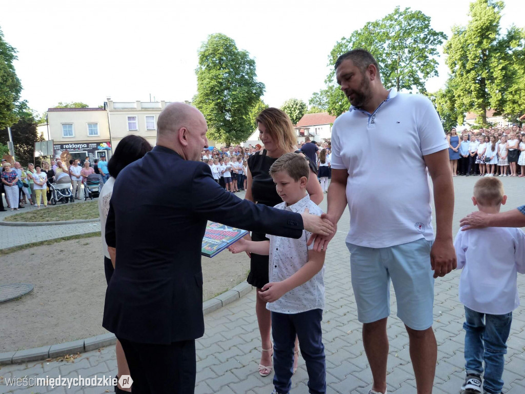 Wakacje w SP nr 1 w Międzychodzie rozpoczęte